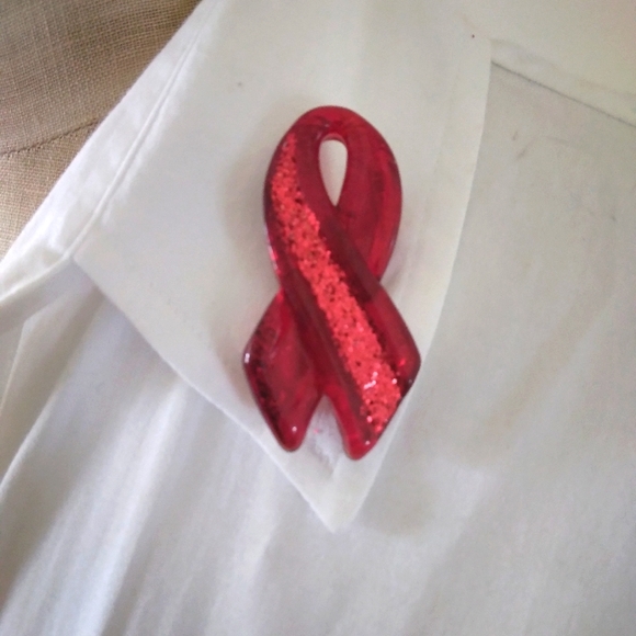 💥 CLOSET CLOSING SALE 💥 Awareness Pin-Heart Disease Association - Picture 1 of 5